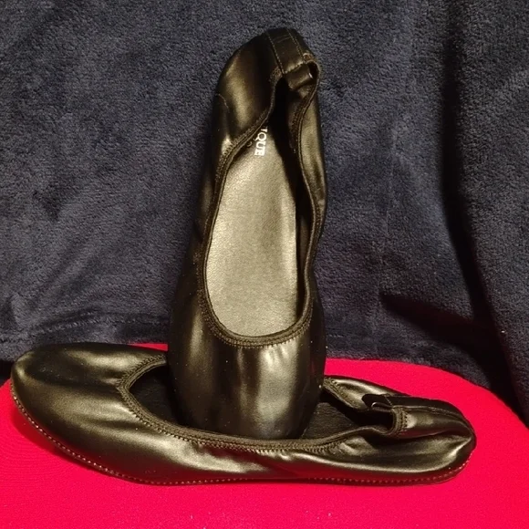 Classic Black Women's Flats - Picture 2 of 7